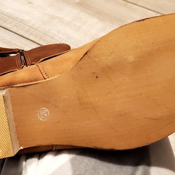 Woman's Boot - Picture 2 of 3